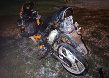 KEADAAN motosikal yang ditunggang kanak-kanak berusia 11 tahun ketika terlibat dalam kemalangan maut di Kampung Bukit Kenak, Besut, Terengganu.