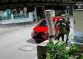 VIDEO tular memaparkan dua individu mencurigakan membuka distribution box milik TM berhampiran sebuah rumah di Taman Rapat Setia Baru di Ipoh.