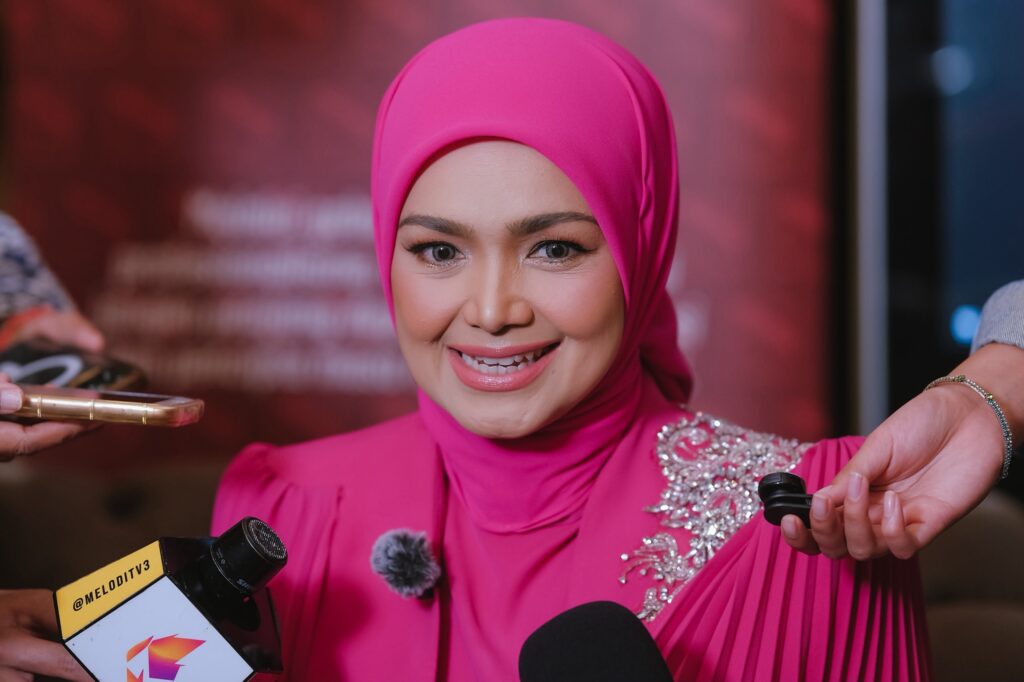 Terhibur warga Threads layan macam ‘geng WhatsApp’, Siti Nurhaliza mahu bantu peniaga dalam talian