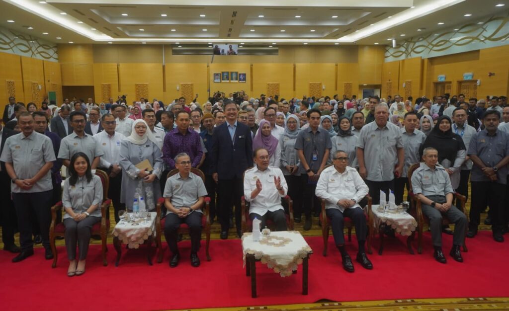 Syam Ghaz terajui J-Kom, Ismail ke PMO – Fahmi