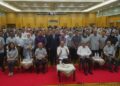 FAHMI Fadzil ketika mengiringi Perdana Menteri Datuk Seri Anwar Ibrahim ANWAR pada Majlis Perjumpaan bersama warga Kementerian Komunikasi Putrajaya. - UTUSAN/FAISOL MUSTAFA