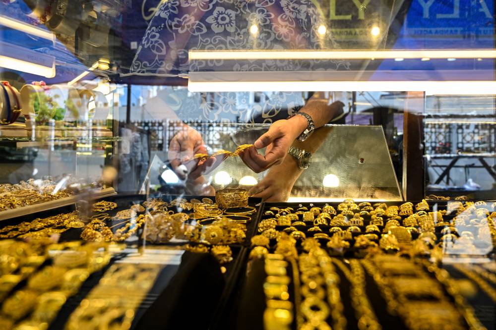 Harga emas susut ke paras terendah dalam enam bulan Harga emas susut ke paras terendah dalam enam bulan