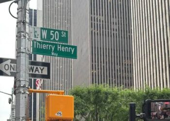 JALAN raya di New York ditukar kepada nama Thierry Henry. - FOTO MEDIA SOSIAL