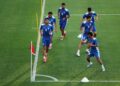 Penyerang Iran, Mehdi Taremi (depan) menjalani sesi latihan bersama rakan sepasukan di Pusat Latihan Centro Xoloitzcuintle, Tijuana, Mexico semalam sebagai persiapan menghadapi New Zealand dalam aksi pembukaan Kumpulan G Piala Dunia 2026 di Stadium SoFi, Los Angeles. - AFP
