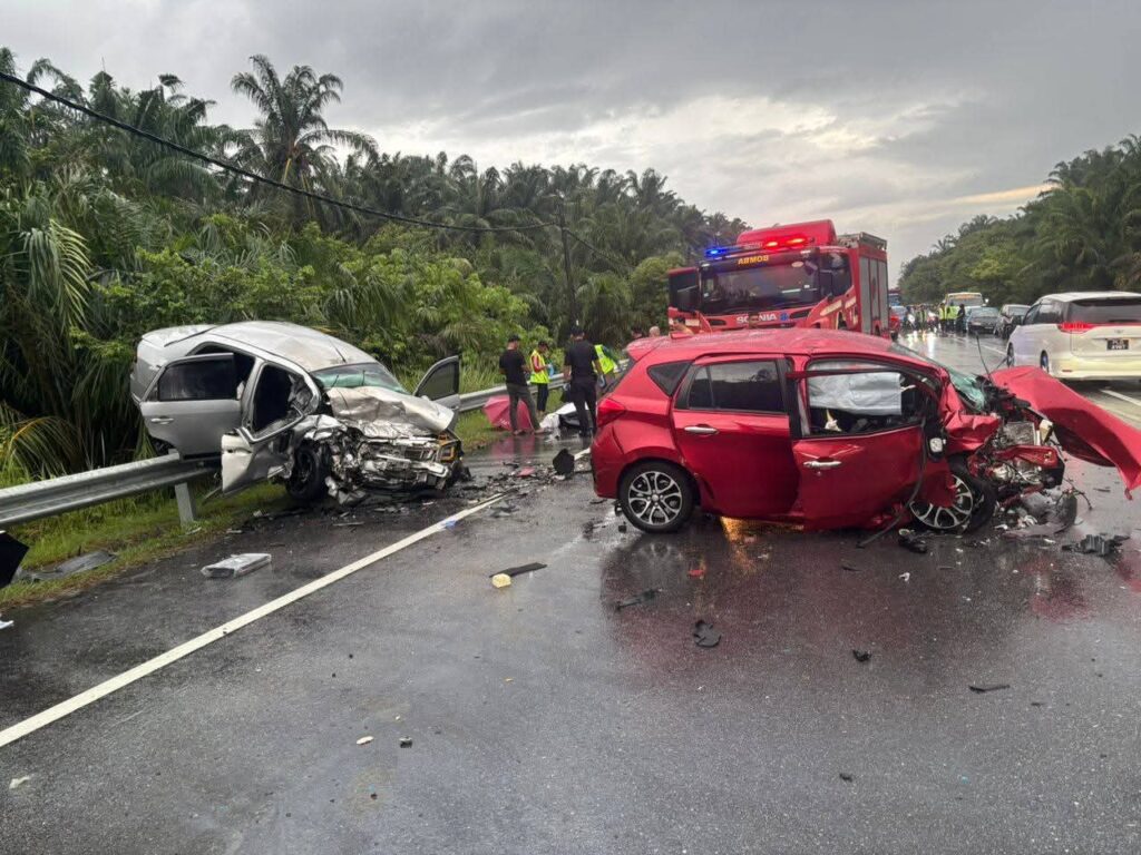 Dua maut, seorang cedera nahas dua kereta, bas