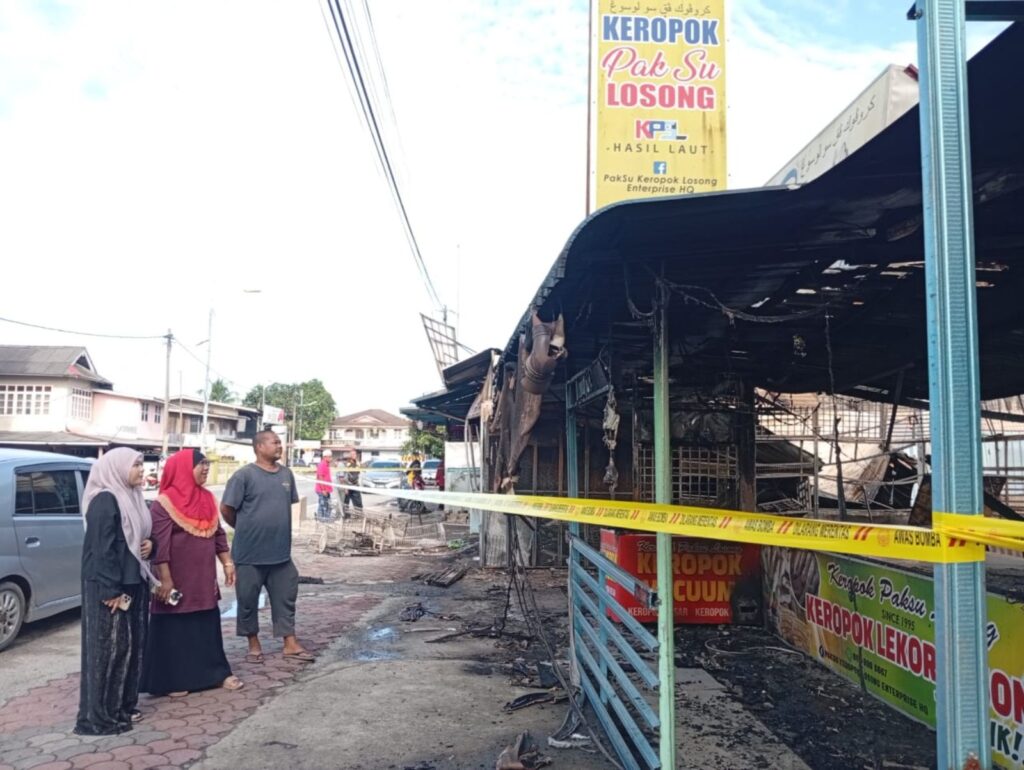 Kedai keropok 32 tahun di Losong musnah terbakar