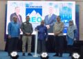 SAARANI Mohamad (tengah) menyempurnakan pelancaran GeoEntrepreneur Lenggong UNESCO Global Geopark di Dewan Merdeka Lenggong di Lenggong hari ini.