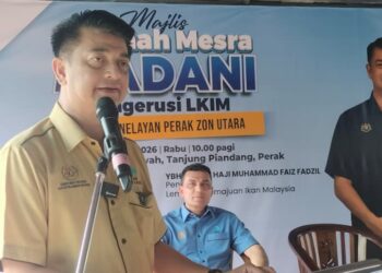MUHAMMAD Faiz Fadzil berucap pada Program Ramah Mesra Madani  bersama Nelayan Perak Zon Utara di Tanjung Piandang di Parit Buntar hari ini.