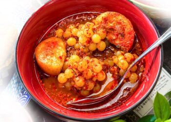 ASAM pedas telur ikan mayong tarikan utama di Kantin Asam Pedas yang menjadi buruan peminat dari pelbagai tempat