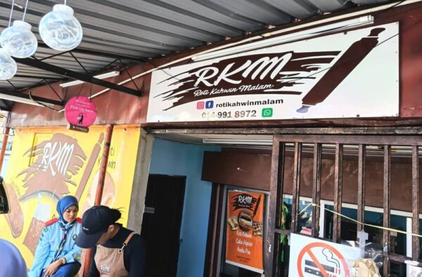 Sedapnya roti kahwin malam panas daripada ketuhar Sedapnya roti kahwin malam panas daripada ketuhar