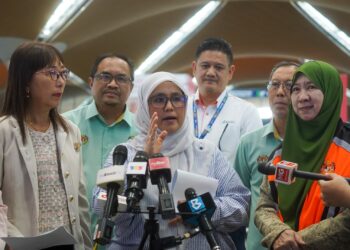 MAS Ermieyati Samsudin dalam sidang akhbar sesi lawatan di KLIA Terminal 1. - UTUSAN/FAISOL MUSTAFA