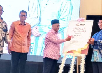 SAARANI Mohamad merasmikan Pelancaran Bulan Falak Peringkat Negeri Perak bagi Tahun 1448H/2026M di Ipoh hari ini.
