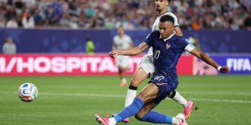 MBAPPE melepaskan rembatan ketika membantu Perancis menewaskan Iraq 3-0 dalam aksi Kumpulan I Piala Dunia 2026 di Stadium Philadelphia, sekali gus meraikan penampilan ke-100 bersama Les Bleus dengan dua jaringan. – AFP