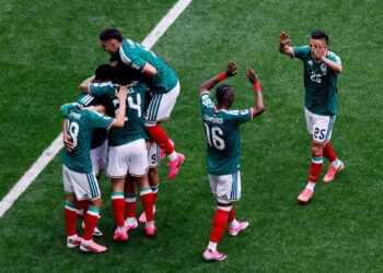 PEMAIN-Pemain Mexico meraikan kemenangan pertama dalam aksi Piala Dunia 2026 dengan menewaskan Afrika Selatan 2-0.-AFP