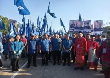 Muhyiddin Yassin hadir dalam penamaan calon di Kompleks Sukan Pagoh, hari ini.