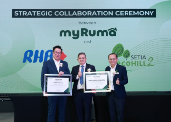 TEO Quek Siang (tengah) pada pada majlis pelancaran platform pengubahsuaian digital, myRuma.