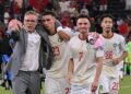 (DARI kiri) Ketua jurulatih Maghribi, Mohamed Ouahbi meraikan kemenangan bersama Bilal El Khannouss, Chemsdine Talbi dan Anass Salah Eddine selepas menyingkirkan Belanda menerusi penentuan sepakan penalti untuk mara ke pusingan 16 terbaik Piala Dunia 2026 di Stadium Monterrey, Guadalupe, Mexico, hari ini. – AFP