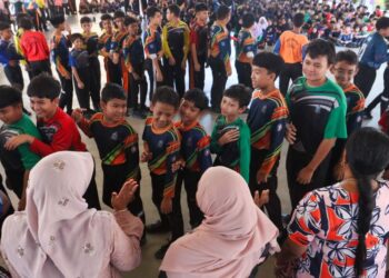 PROSES pengambilan guru oleh Kementerian Pendidikan (KPM) perlu diperkemas dengan tapisan lebih ketat bagi mengelakkan individu berisiko daripada memasuki bidang pendidikan. - GAMBAR HIASAN