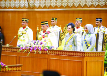 TUANKU Syed Sirajuddin Jamalullail pada majlis perasmian penggal persidangan keempat DUN Perlis ke-15 di Kompleks Seri Putra, Kangar, Perlis.-UTUSAN/ADIB AKHYAR
