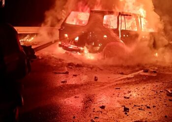 KEADAAN kereta yang terbakar dalam kemalangan di Jalan Batu 9, Kampung Semangat, Segari hari ini.