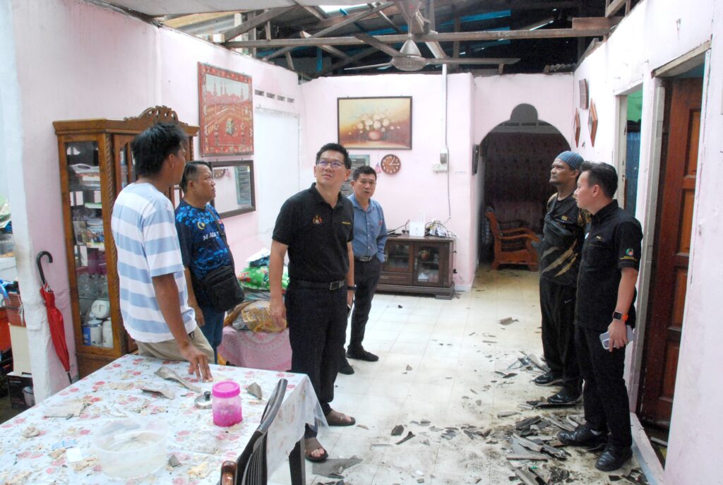 Ribut 20 saat rosakkan puluhan rumah di Klebang
