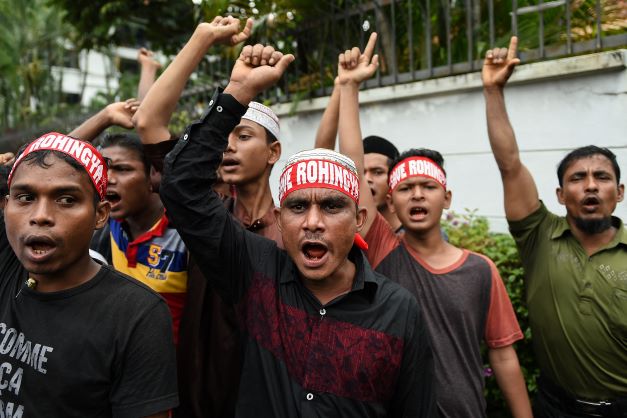 Petisyen pindahkan Rohingya digantung sementara