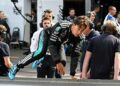 GEORGE Russell kelihatan kecewa ketika perlumbaan Grand Prix Monaco dihentikan sementara di Litar Jalan Raya Monaco, semalam. - AFP