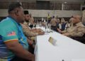 SAARANI Mohamad mendengar aduan rakyat pada Program Mesra Hari Bertemu Pelanggan di Stadium Indera Mulia di Ipoh hari ini.