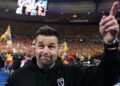 Pierre Sage meraikan kejayaan Lens menjulang trofi Piala Perancis buat kali pertama dalam sejarah kelab selepas menewaskan Nice pada aksi final di Stade de France, Saint-Denis, Mei lalu, pencapaian yang membuka jalan buat pengendali dari Perancis itu dilantik sebagai pengurus baharu Crystal Palace. – AFP