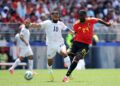 Bintang Mesir, Mohamed Salah (kanan) diasak pemain tengah Belgium, Amadou Onana ketika aksi Kumpulan G Piala Dunia 2026 di Stadium Seattle, awal pagi tadi, yang berakhir dengan keputusan seri 1-1. – AFP