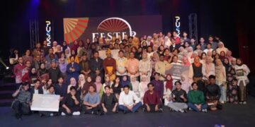 PESERTA bergambar dalam majlis Malam Kemuncak Festival Fester UkM  2026 di Bangi, baru-baru ini.