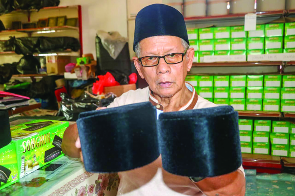 Kedai Songkok Muluk 90 tahun pertahan seni tradisi Melayu