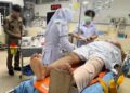 RAKYAT Malaysia yang cedera terkena letupan bom di Persimpangan Sapom di Mukim Phai Wan, Daerah Tak Bai, Thailand. - IHSAN ISOC4