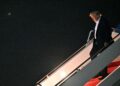 DONALD Trump turun dari pesawat rasminya di Pangkalan Bersama Andrews, Maryland hari ini. - AFP