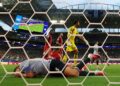 REAKSI pemain Uruguay, Federico Valverde (baring) apabila kecewa selepas percubaannya gagal menembusi gawang Cape Verde. - AFP