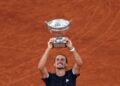 ALEXANDER Zverev menjulang Trofi Coupe des Mousquetaires selepas menewaskan wakil Itali, Flavio Cobolli pada perlawanan akhir perseorangan lelaki Terbuka Perancis di Roland Garros, semalam. - AFP