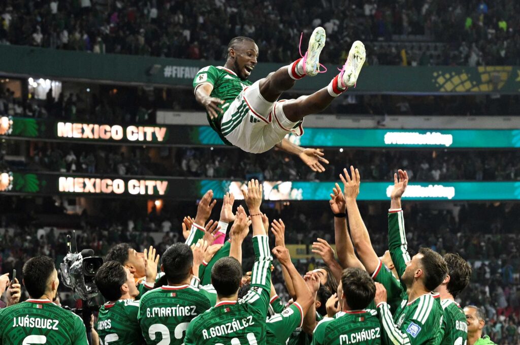 Mexico ends 40-year World Cup knockout wait with victory over Ecuador