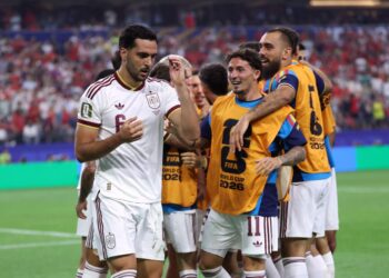 MIKEL Merino meraikan jaringgannya ketika berdepan Portugal.- AFP