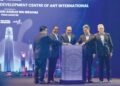 Anwar Ibrahim merasmikan pusat pembangunan global Ant International Kuala Lumpur di Menara Exchange 106 @ TRX, Kuala Lumpur, semalam. Turut sama, Menteri Pendidikan Tinggi, Datuk Seri Dr. Zambry Abdul Kadir dan Ketua Pegawai Eksekutif Ant Group, Cyril Han (dua, kanan). – UTUSAN/
M. FIRDAUS M. JOHARI