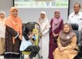A’isyah Hanna Fauzi bersama ibunya (kiri) pada Sambutan Hari Pekak Buta Sedunia 2026 Peringkat Kebangsaan di Gombak, baru-baru ini.
– UTUSAN/MUHAMMAD AKMAL ZUHDI