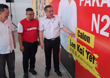 LEE Kai Yet diumumkan calon baharu DAP mwakili PH bagi kerusi DUN Mambau pada PRN Negeri Sembilan Ke-16 di Bilik Gerakan DAP DUN Mambau, Seremban hari ini.
