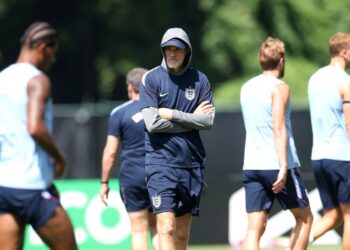 TUCHEL memantau sesi latihan England menjelang aksi suku akhir Piala Dunia 2026.-AFP