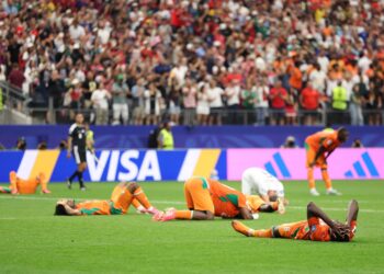 PEMAIN-Pemain Ivory Coast dilihat kecewa selepas tewas kepada Norway dalam aksi pusingan 32 terbaik menentang Norway di Stadium Dallas, awal pagi tadi-AFP