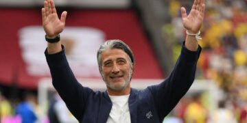 PERCATURAN Murat Yakin berhsil membawa Switzerland ke suku akhir Piala Dunia 2026.-AFP