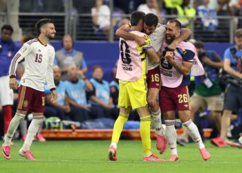 PEMAIN Sepanyol meraikan kejayaan mara ke final Piala Dunia 2026 selepas menumpaskan Perancis 2-0 di separuh akhir.- AFP
