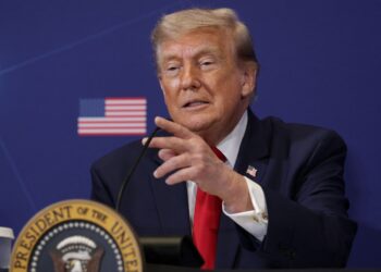 PRESIDEN Donald Trump dikritik dunia susulan tindakan tidak berwibawanya sehingga mencetuskan genosid di Palestin dan perang AS dengan Iran. - AFP