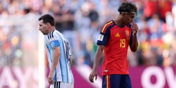 LIONEL Messi mahu Lamine Yamal fokus kepada kerjaya sebagai pemain bola sepak.-AFP