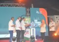 ANWAR Ibrahim menyempurnakan gimik perasmian Sambutan Hari Peneroka 2026 dan 70 Tahun Felda di Stadium Tun Abdul Razak, Bandar Pusat Jengka di Maran, Pahang. - UTUSAN/SHAIKH AHMAD RAZIF