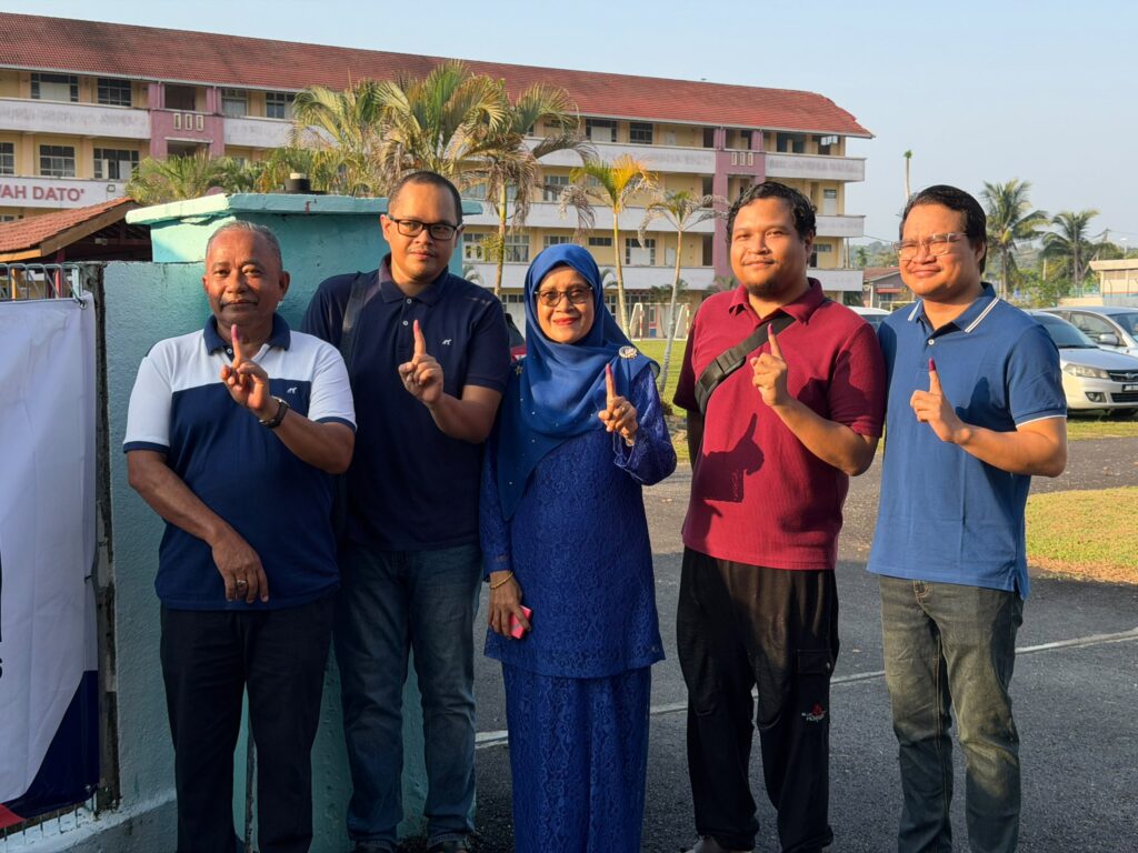 BN candidate Alwiyah Talib casts vote in Endau with family