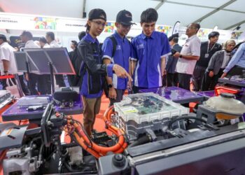 PENDIDIKAN dan Latihan Teknikal dan Vokasional (TVET)  moden mesti melahirkan tenaga mahir yang bukan sahaja bekerja tetapi juga berinovasi.